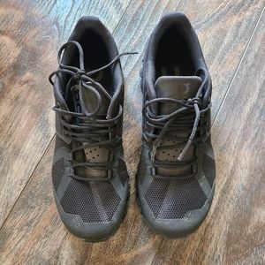 Womens On Cloud running shoes size 6.5